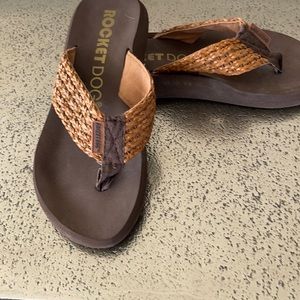 FAUX LEATHER WOVEN FLIP FLOPS